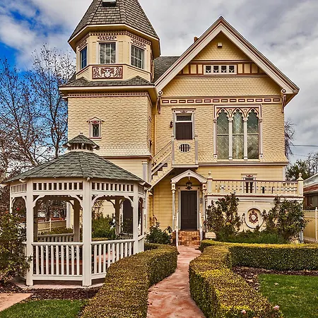 Victorian Mansion Bed And Breakfast Inn-2